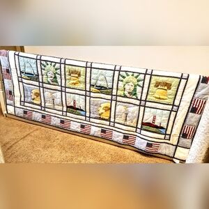 HANDCRAFTED UNITED STATES KING QUILTSET, US FLAGS & OTHER ICONIC SIGHTS, NEW